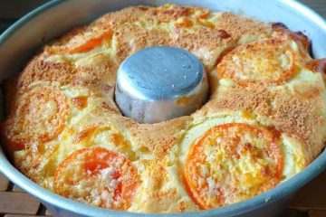 Receita fácil de bolo salgado no liquidificador: fofura e sabor em cada pedaço!