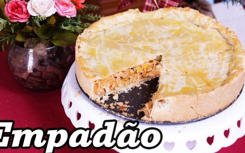 Empadão de frango com crosta irresistível e recheio deliciosamente temperado
