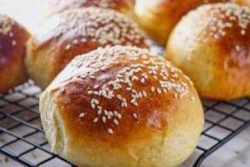 Delicie-se com um pão de hambúrguer caseiro super macio, saboroso e simples de fazer à la Big Mac