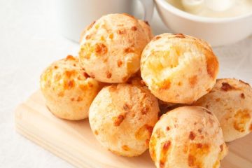 Pão de queijo irresistível: crocante e prático para acompanhar seu café!