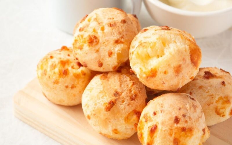 Pão de queijo irresistível: crocante e prático para acompanhar seu café!