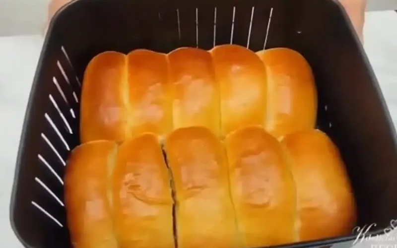 Pãezinhos crocantes na air fryer: rápidos, fáceis e irresistíveis!