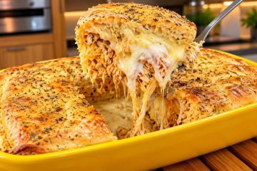 Delícia de Torta de Frango: Prato Saboroso, Rápido e Repleto de Recheio para a Família