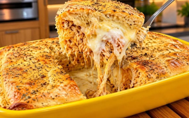 Delícia de Torta de Frango: Prato Saboroso, Rápido e Repleto de Recheio para a Família