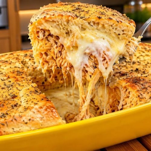 Lanche perfeito para a família: torta de frango recheada e cremosa que é uma delícia rápida e fácil!