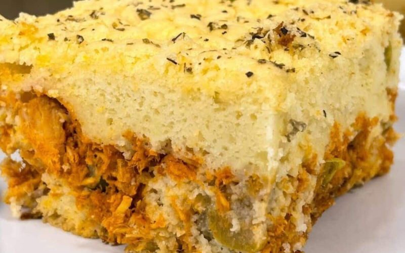 Deliciosa torta de frango sem glúten: leve, fofa e repleta de sabor saudável!