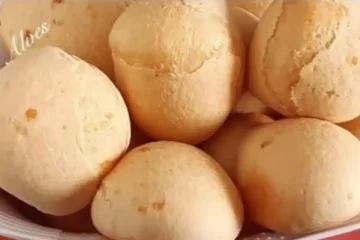 Delicioso pão de queijo sem ovo: apenas três ingredientes e sem óleo, que mantém a textura perfeita!